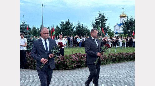 Трудовой коллектив ОАО «Лунинецкий молочный завод» почтил память героев у Кургана Бессмертия
